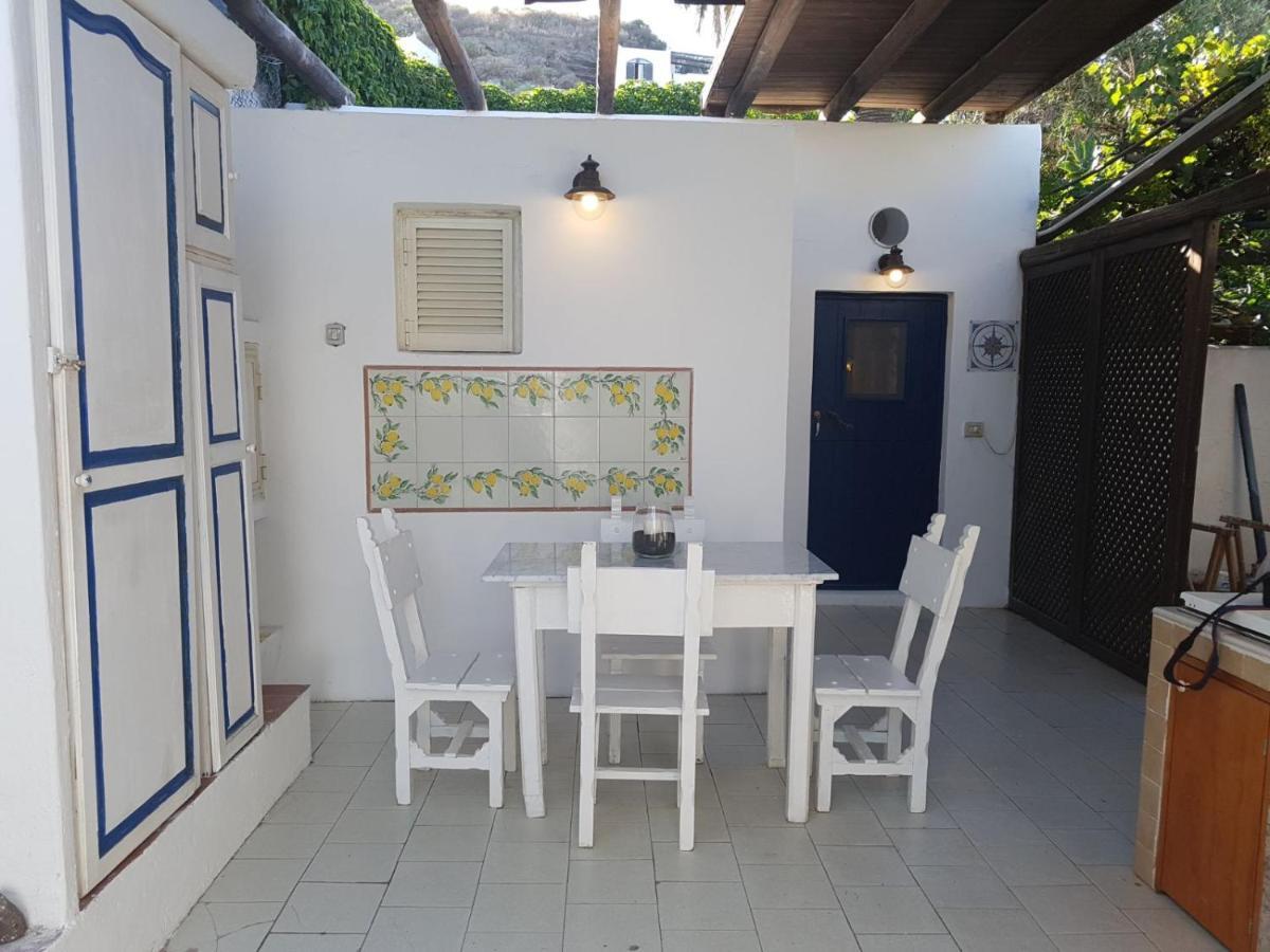 Con I Piedi Nell'Acqua Apartamento Stromboli Exterior foto