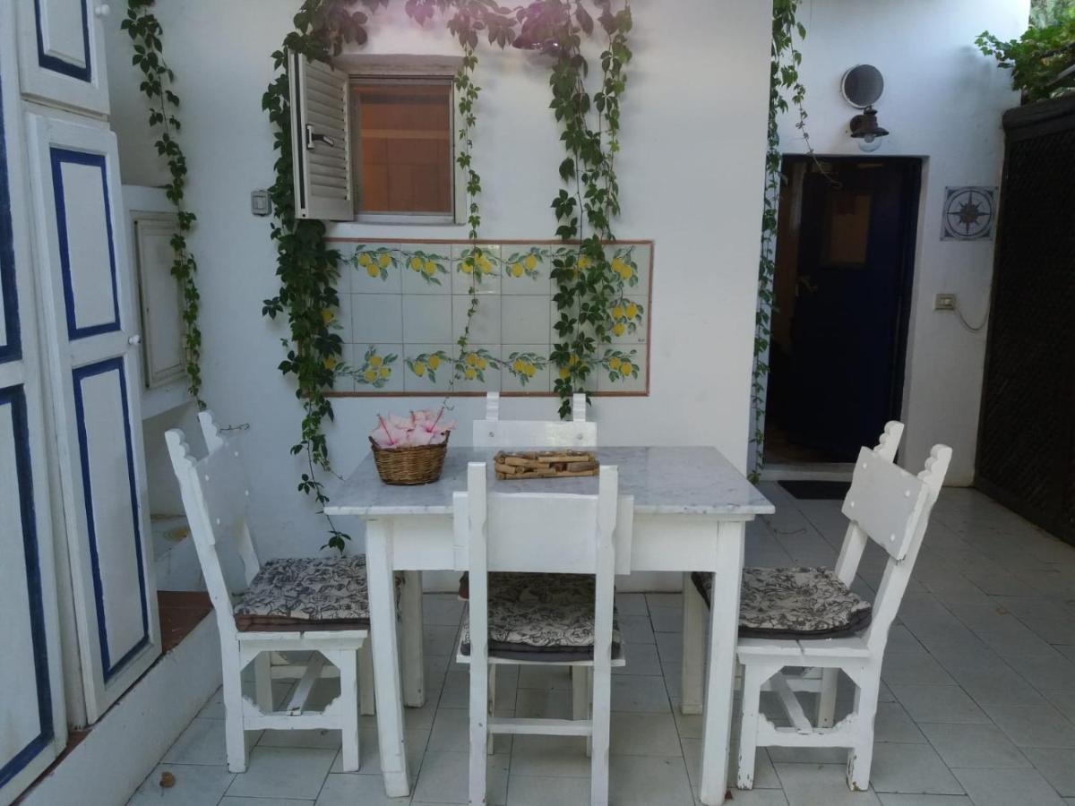 Con I Piedi Nell'Acqua Apartamento Stromboli Exterior foto